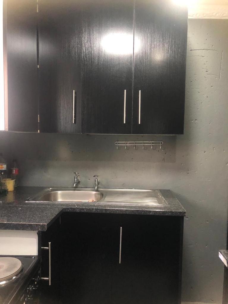 Fgm Guesthouse 2 Альбертон Номер фото